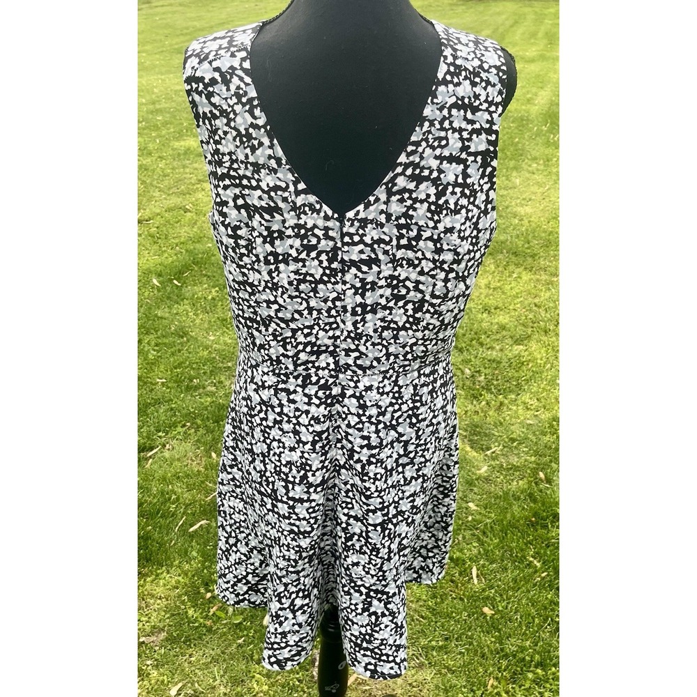 Banana Republic Dress Womens 12‎ Black White Fit Flare Sleeveless V Back Mini - Picture 4 of 11
